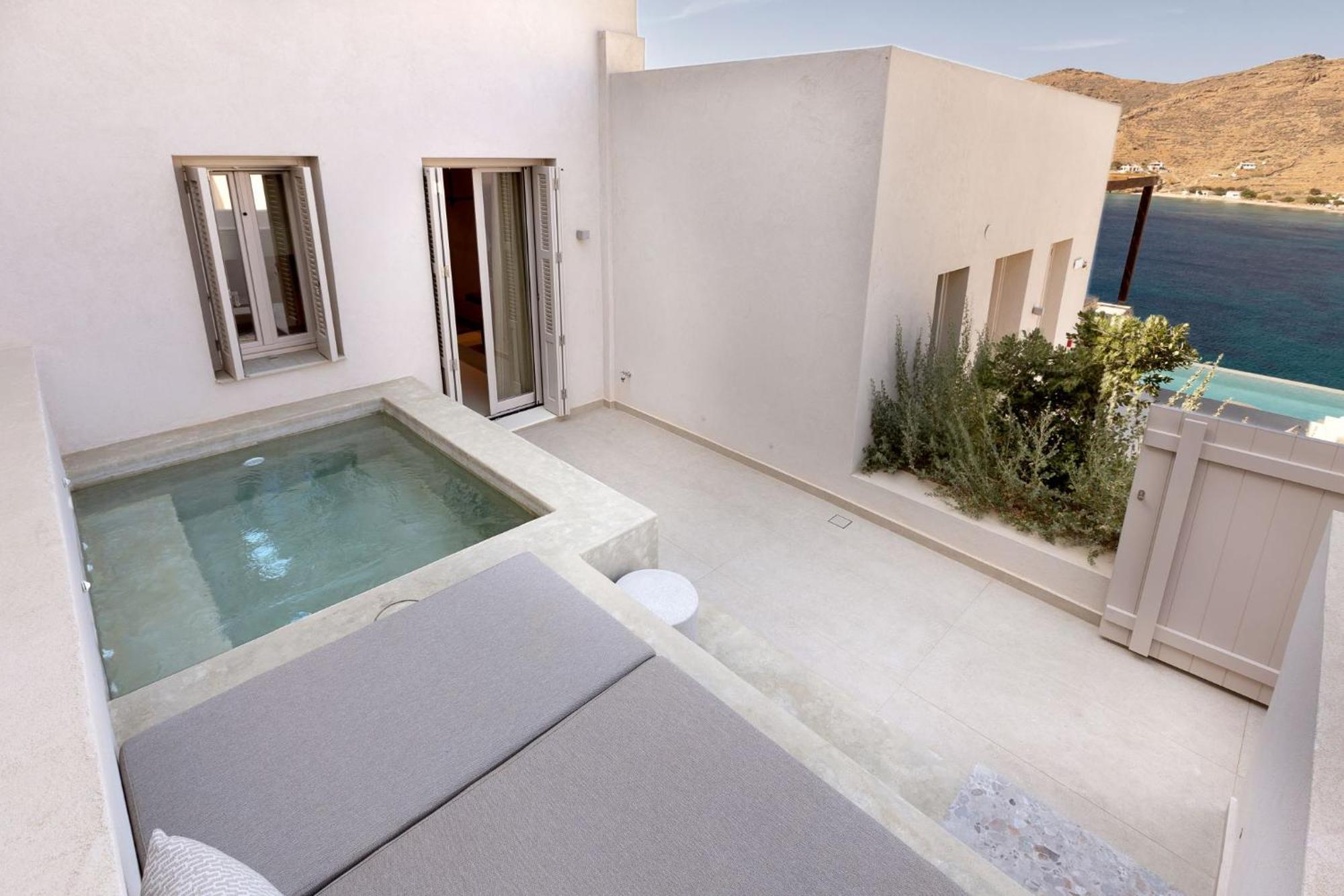 Yfes Hotel Kythnos Exterior photo